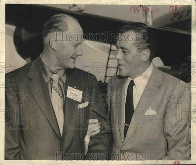 1955 Press Photo Chronicle columnist Warburton talks with Ed Sullivan-image