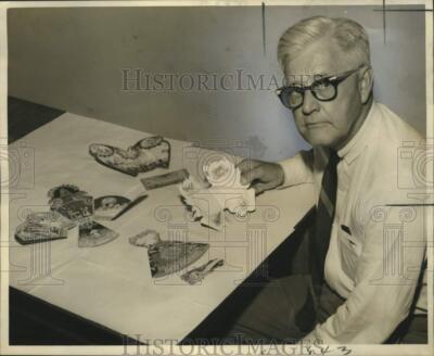 1965 Press Photo Reuel Sullivan Love, Collector of Carnival Mementos-image