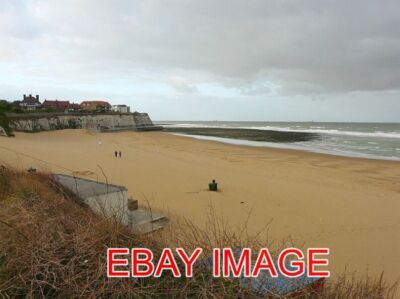 PHOTO  BROADSTAIRS JOSS BAY ON A COLD AND WINDY AUTUMN AFTERNOON.  2009-image