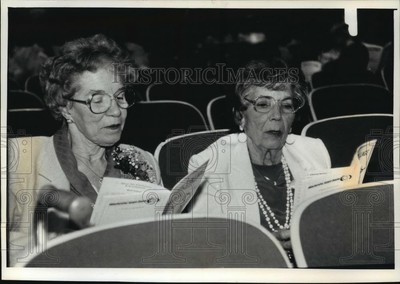 1992 Press Photo Lauretta Minessale, Francine Sullivan at Mother's Day concert-image