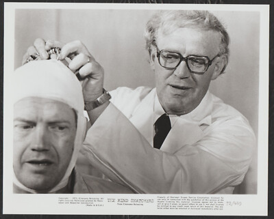 RONNY COX JOSS ACKLAND in The Mind Snatchers  '72 BANDAGED HEAD-image