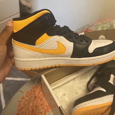 Size 9 - Jordan 1 Mid SE White Laser Orange 2020-image