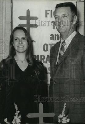 1971 Press Photo Cecelia Sullivan & coach Clell Hobson, Jess Lanier High School-image
