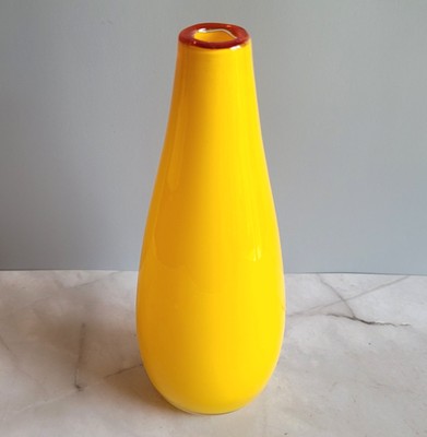 Beautiful Handblown Yellow and Red Glass Art Bud Vase 6-1/4