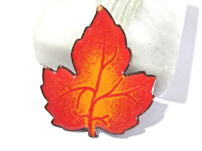 VINTAGE ORANGE AND RED TONE MAPLE LEAF PIN COPPER ENAMEL PRETTY MID CENTURY-image