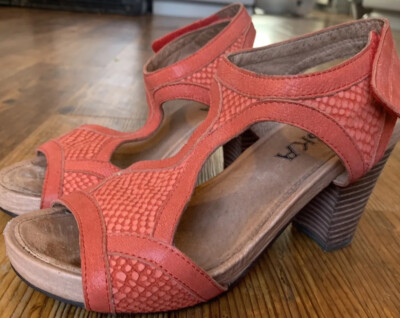 Esska Women's US 9/EU 39 Open Toe Mid Heel Sandal Snake Pattern Dusty Orange-image