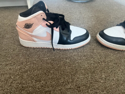 Girls 4.5y nike air jordan 1 mid 554725-133 white/arctic orange-black-image