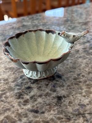 Creative Co-op Green Distressed Pewter Bowl with Bird Novelty Decor-image