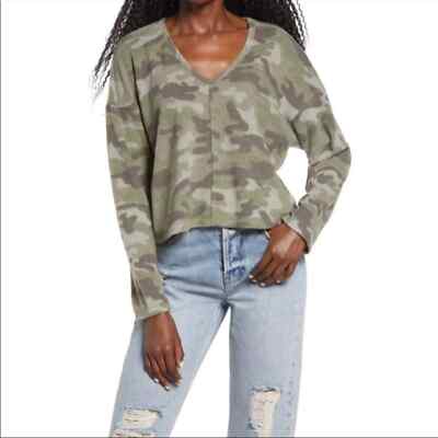 La La Land Creative Co. Boxy Camo Long Sleeve V-Neck Top - Sz L-image