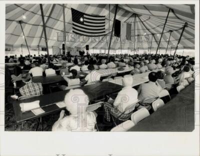1984 Press Photo Mass celebrated by Father Francis X. Sullivan, Holyoke Festival-image