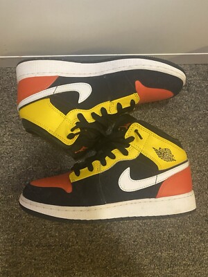 Size 6 - Air Jordan 1 SE Mid Amarillo-image