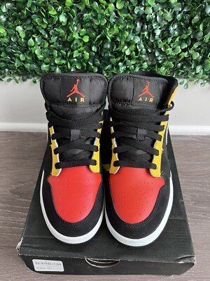 Size 5 - Jordan 1 Mid SE Amarillo-image
