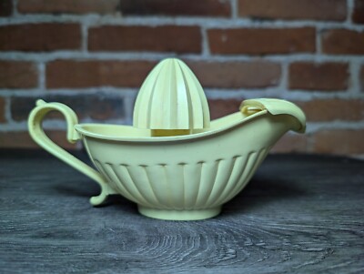 Vtg Bonny Products Yellow Lemon/Orange Juicer Reamer Mid Century Modern 7