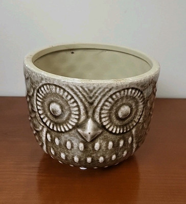 Creative Co-Op Stoneware Sculptural Raised Dots, Planter Small 3.5