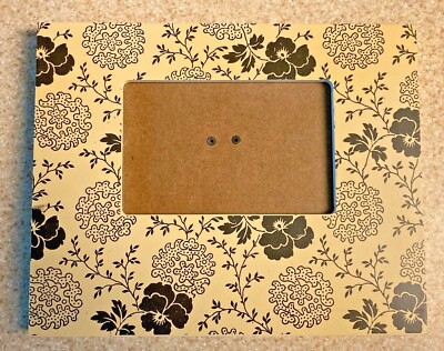 CREATIVE Co-Op FLOWER Theme Table Top 8x10 Desktop FRAME Holds a 4x6 Photo-image