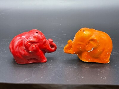 Mid century, red/ orange, chalk, salt/ peeper shakers-image