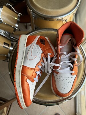 Nike Air Jordan 1 Mid SE GS 'Electro Orange' 2021    Men’s 4.5-women’s Size 6-image