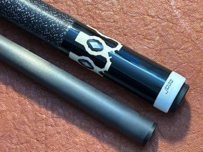 Joss 4 Point Pool Cue With TNT Black Phantom Carbon Fiber Shaft.-image