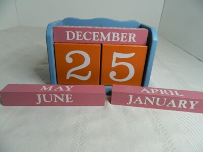 Creative Co-op Perpetual Calendar Wood Blocks Month & Date Reusable Cubes EUC-image