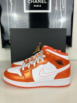 Air Jordan 1 Mid SE Electro Orange DM3531-800 Men’s Size 7 / Women’s Size 8.5-image
