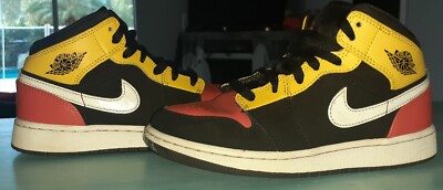 Size 4 - Jordan 1 Mid SE Amarillo-image