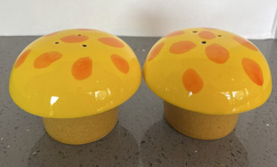 Mushroom Salt & Pepper Shakers Boho Hippy Yellow & Orange Mid Century  4