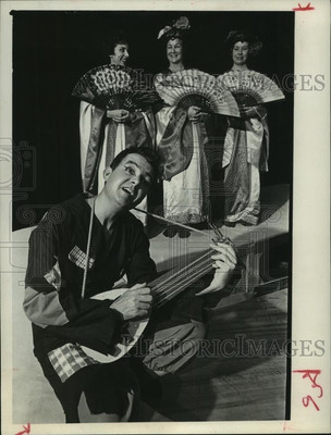 1965 Press Photo Members of the Gilbert & Sullivan Society during a production-image