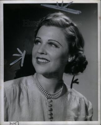 1945 Press Photo Kathryn Reece gilbert sullivan opera - DFPD19617-image