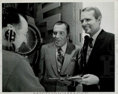 Press Photo Ed Sullivan speaks with Men for 